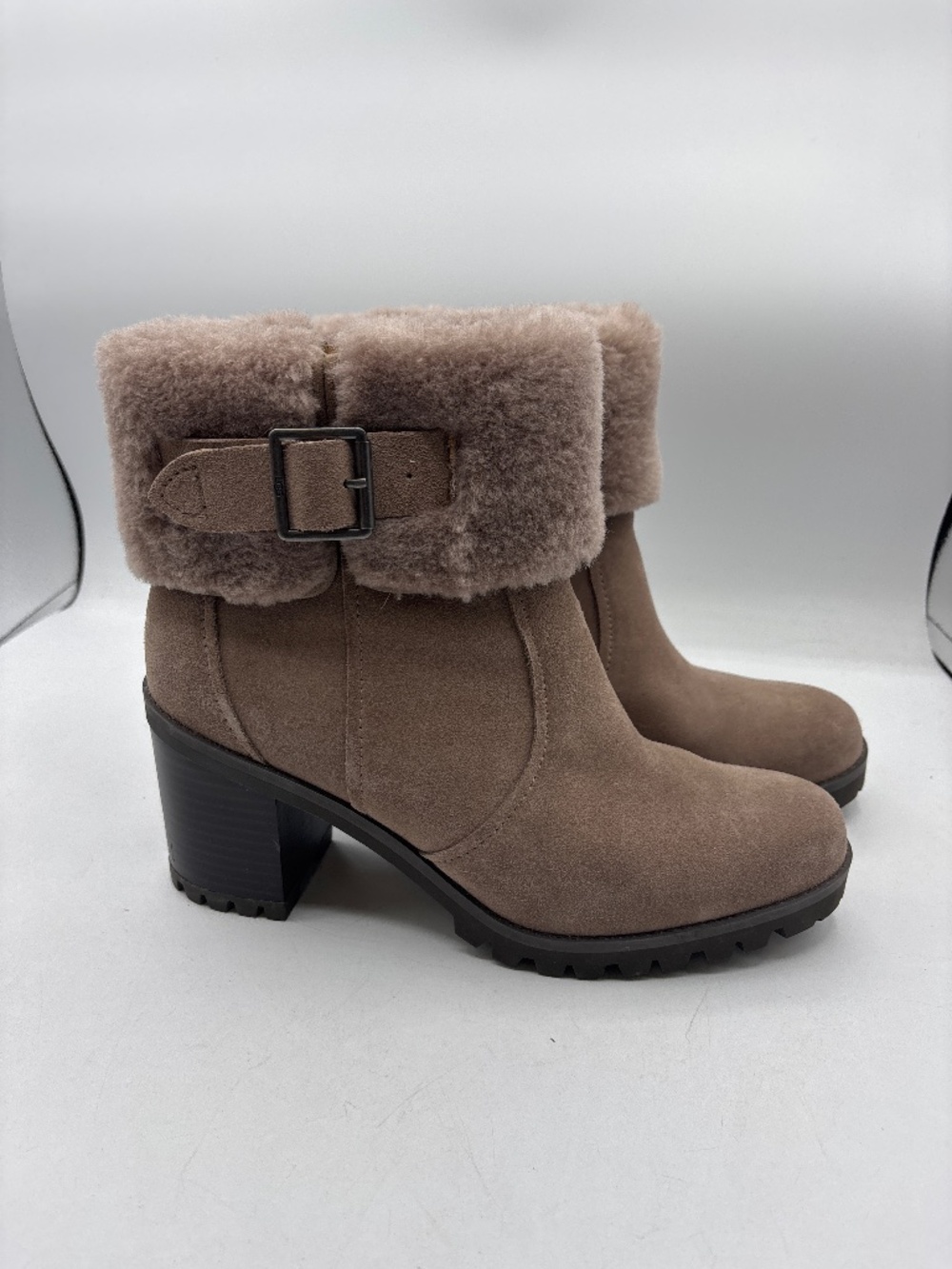Women’s NWOT UGG Elisiana Ankle Boots Tan Size 10 M